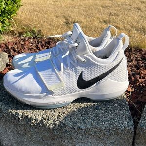 Men’s Nike tennis shoe size 11